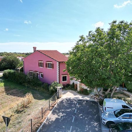 Magic Holiday Apartment Bale Bagian luar foto