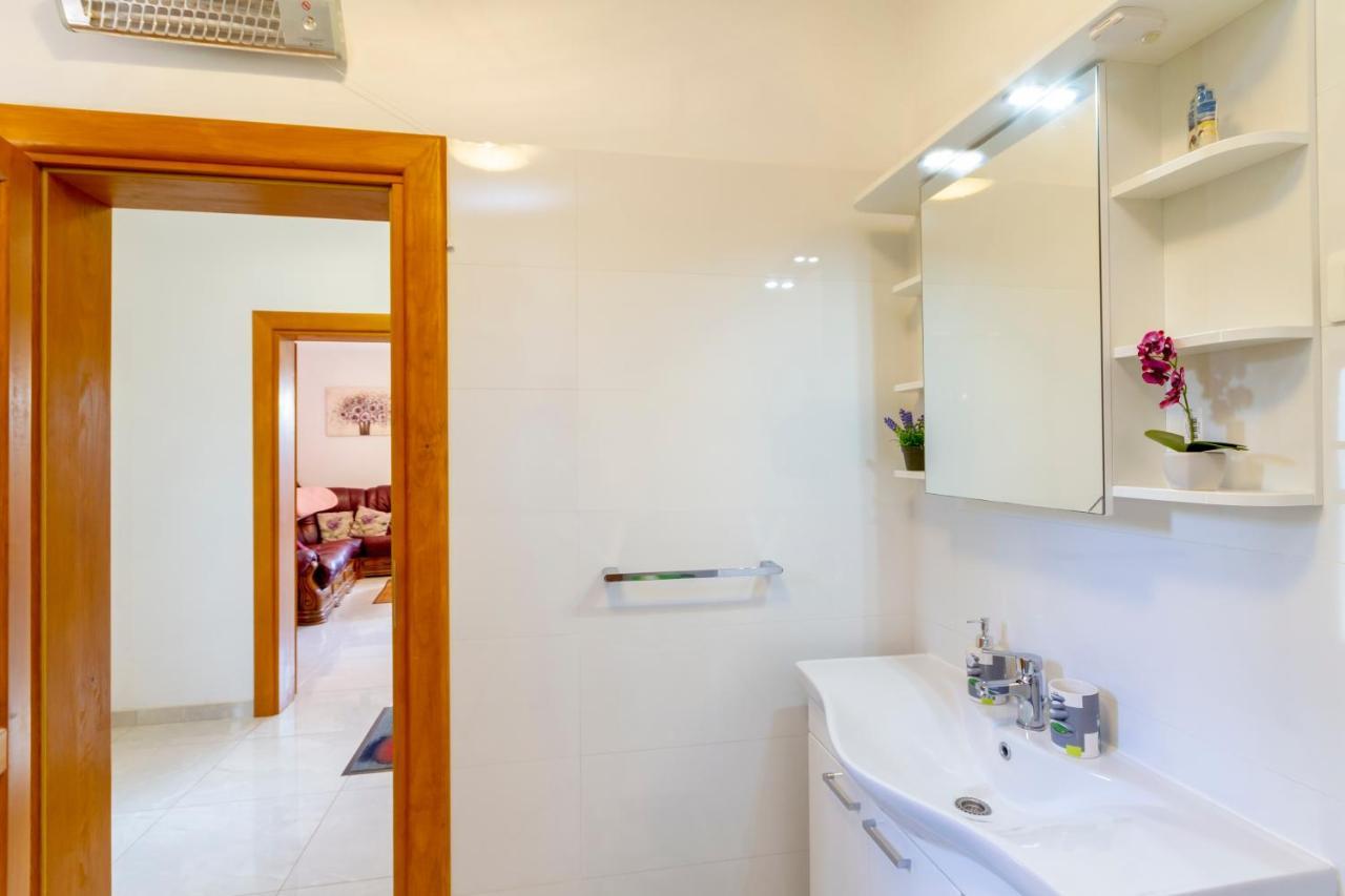 Magic Holiday Apartment Bale Bagian luar foto